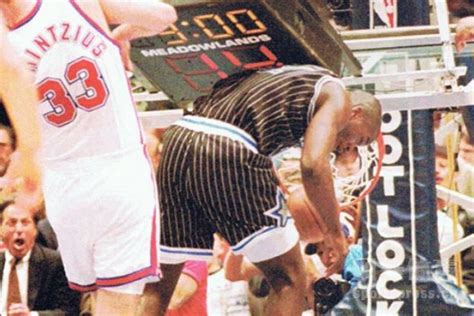 NBA五大扣碎篮板瞬间：奥尼尔把篮筐扣散架，道金斯两次扣碎篮板彰显神威