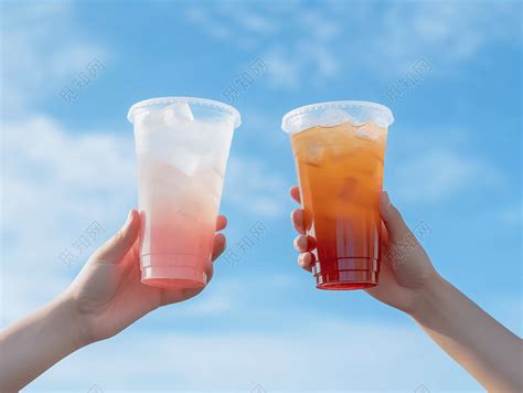 手端奶茶的图片