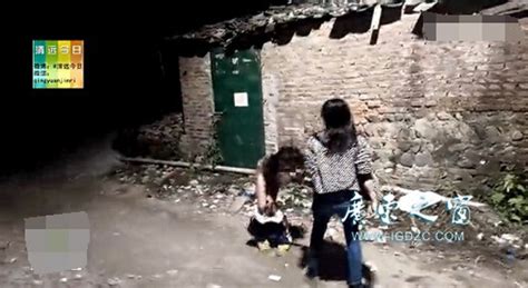 初中女生遭多人厕所围殴，校方：事发去年，拍摄者近期将视频上传-重庆教育-重庆购物狂