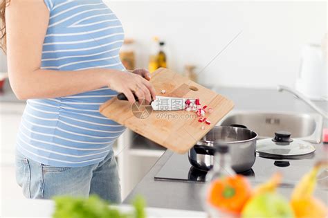 孕期如何控制体重？孕期饮食要注意些什么？|体重|孕妇|胎儿_新浪新闻