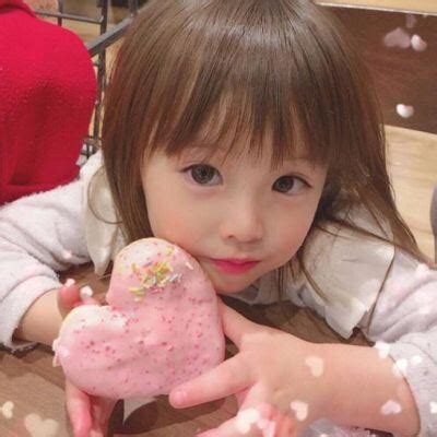 甜美女生头像嘟嘴熊猫