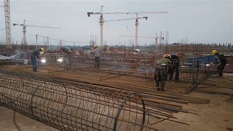 一公司承建丹东市第六人民医院异地新建建设项目医疗综合楼封顶- 中国二十二冶集团有限公司