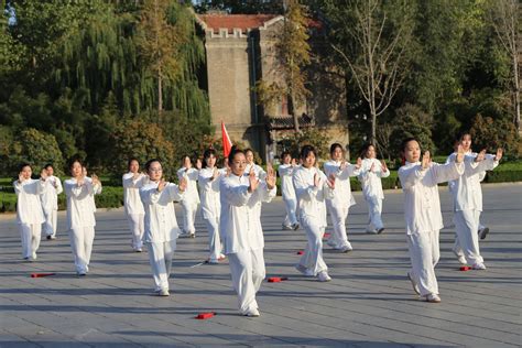 高二年级举行太极拳比赛暨班旗授旗仪式-南京市江宁高级中学