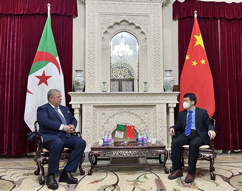 驻阿尔及利亚大使李健会见MADAR集团总裁