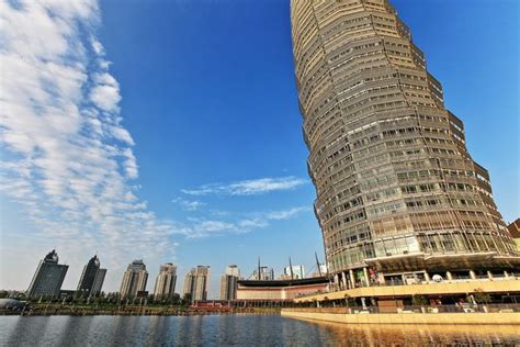 中国第一高楼1300米：并没有建造(1300米高楼为设想)_奇趣解密网