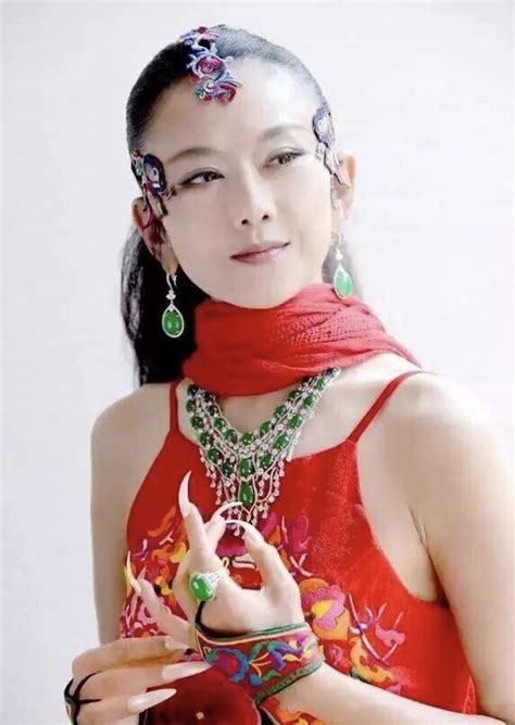 杨丽萍年轻时候的照片，简直太美了，网友：不食人间烟火