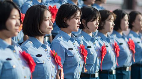 中国女兵新军装 图片 46k 400x600 中国女兵军装图片详细页面 第3张