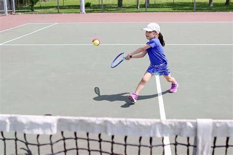 森碟变身“网球少女”，展现网球魅力！如何培养孩子打网球 ...