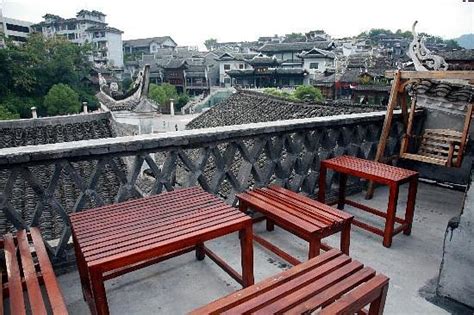 DENGNILAI INN FENGHUANG SQUARE - Prices & Guest house Reviews ...