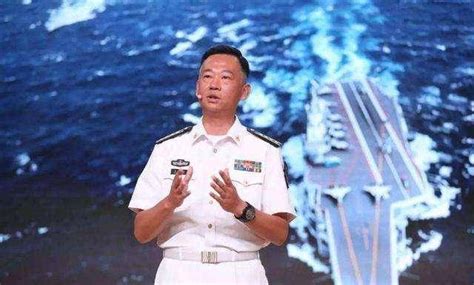 中国两栖攻击舰舰长如何练就？