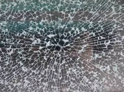 钢化玻璃自爆的原因及预防方法_过家家装修网