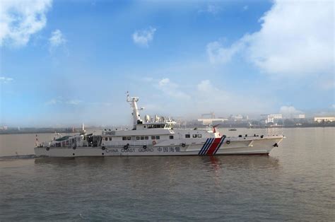 台湾海峡首艘大型巡航救助船“海巡06”轮在福建南部海域开展编队巡航执法
