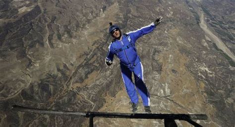 男子不带降落伞高空跳 从7600米高处自由落体约2分钟|男子|不带-社会资讯-川北在线