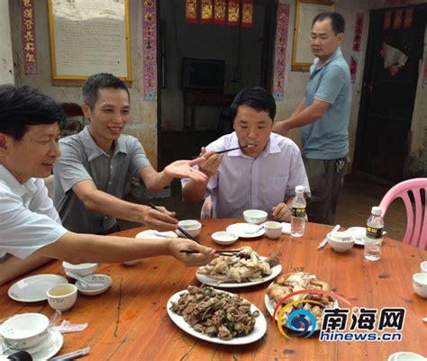 海南省农业厅厅长带头吃鸡：消费者不要谈鸡色变-新闻中心-南海网