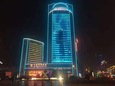 楼体亮化照明方式有哪几种_选择合适的亮化方式才有效果！-上海恒心广告集团