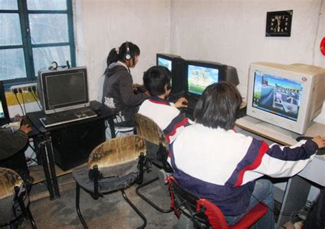 网吧在中国的20年，2元一小时10元可包夜的网费你还记得么？