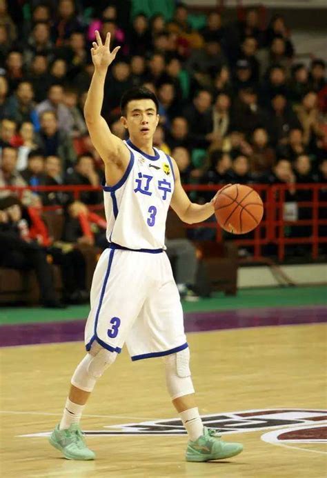 中国这个身高不到2米的篮球运动员要参选NBA了！|赵继伟|选秀|NBA_新浪新闻