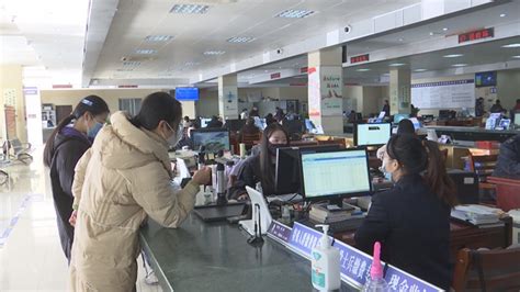新年上班第一天：政务大厅窗口全开 优质便捷服务群众_望江新闻网