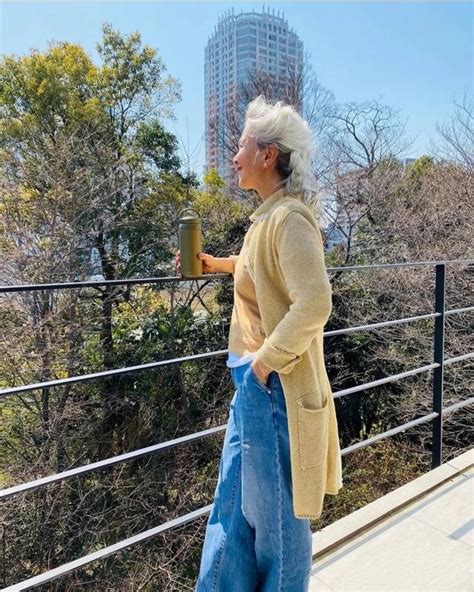 这位60+日本奶奶时髦火了！她的日系穿搭，简单随性又好显气质 - 知乎