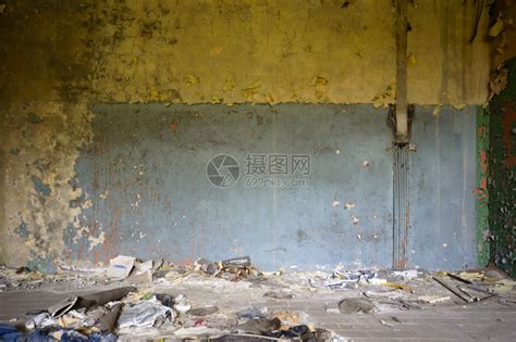 旧墙废弃厂房的广角视图高清图片下载-正版图片504208372-摄图网