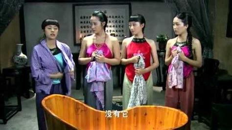 四个美女集体表演“脱衣服”，什么情况_腾讯视频