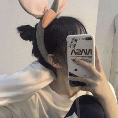 女生遮脸照图片