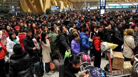 广州火车站10万旅客滞留_手机凤凰网