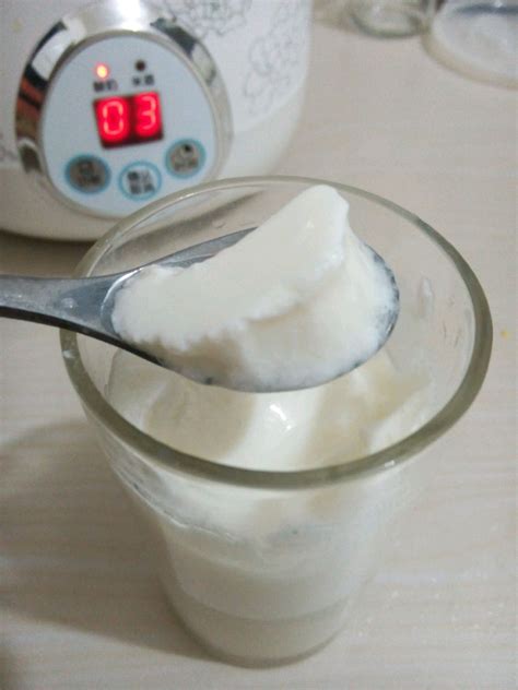 “酸奶饮品”是酸奶吗？它俩有啥区别？营养差别大，别再买错了_牛奶