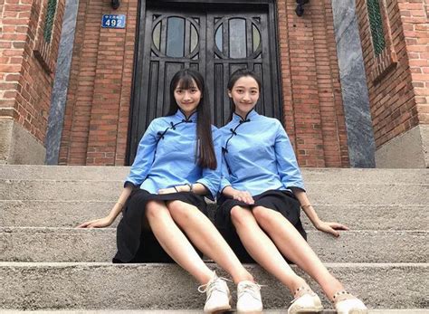 国内一对双胞胎“学霸姐妹花”，颜值出众双双被名校录取！__凤凰网
