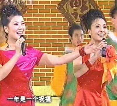 图文：2003年春节联欢晚会隆重登场-开场歌舞