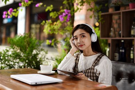听音乐甜美女生头像