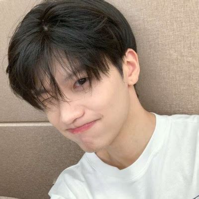 阳光男孩图片