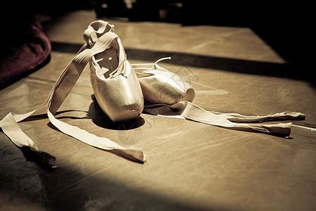 芭蕾舞鞋,钥匙,芭蕾舞,芭蕾鞋,脚尖旋转,芭蕾舞者,踮着脚尖,紧身连衣裤,芭蕾短裙,腰部以下,摄影素材,汇图网www.huitu.com