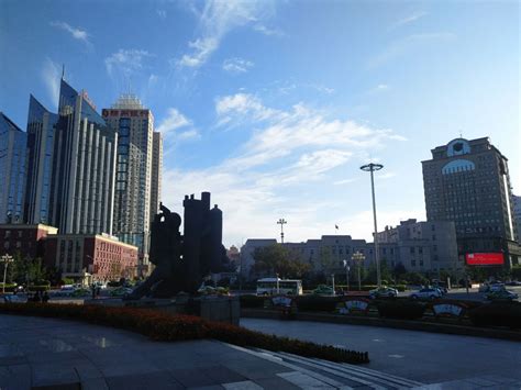 2022胜利广场游玩攻略,胜利广场的纪念碑上是前苏联...【去哪儿攻略】