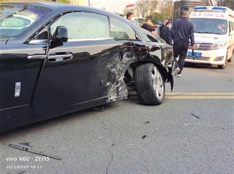 警方下达长沙劳斯莱斯撞车事故认定书：面包车车主未负全责_凤凰网视频_凤凰网