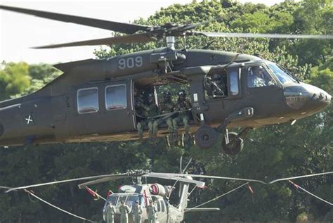 台UH-60“黑鹰”直升机失联迫降，该机型一月内两度出事_凤凰网