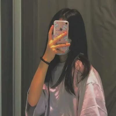 手机遮脸甜美女生头像