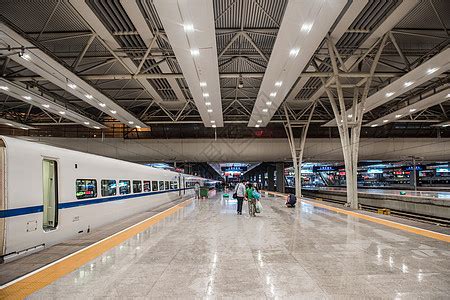 北京南站赶火车的人们高清图片下载-正版图片500746398-摄图网