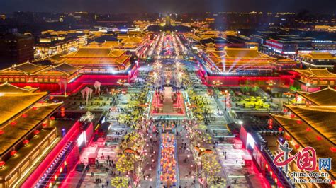 大年初二大唐不夜城45万游客涌入，被誉“全球最挤”