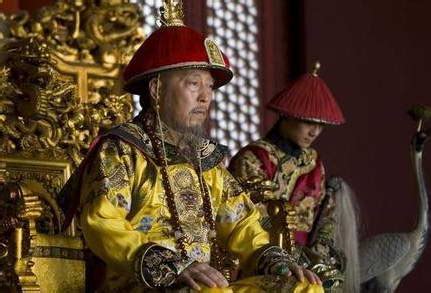 乾隆皇帝简介：清朝第六位皇帝，在位60年活了89岁-小狼观天下