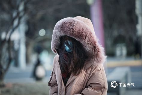 北风呼啸 +降温！实拍寒冷天气下的北京街头-图片频道