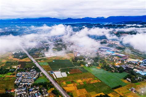 彭州桂花镇成功转移群众游客上千人|界面新闻