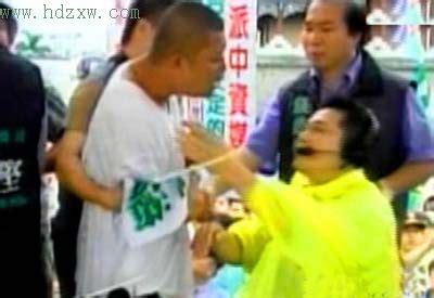台湾挺扁者拆直播台打记者 国民党谴责暴力(图)_新闻中心_新浪网