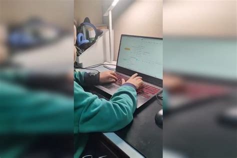 【西安】9岁男孩电脑作思维导图总结学习内容，娴熟打字速度飞快_思维_电脑_内容