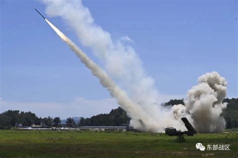 现场画面！东部战区陆军部队在台湾海峡实施远程火力实弹射击_军事_中华网