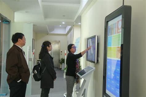 市教育局语言文字规范化示范校评估组专家领导莅临郑州31·103中评估验收--郑州教育信息网