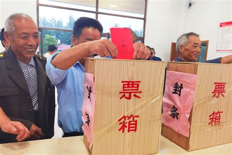 华容县乡人大代表换届选举投票日：选民投好神圣一票