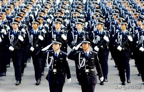 中国的警察队伍，到底什么等级的警衔，才能穿上白衬衫？