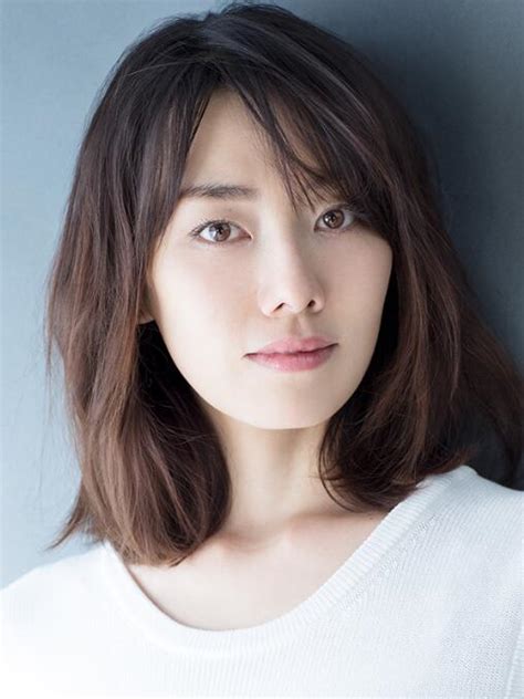日本女演员桥本爱为日本版《Harpers Bazaar》__财经头条