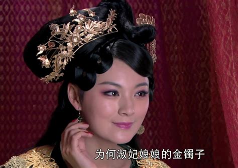 美丽的小宫女桂莲，刚刚成名的巩俐在《一代妖后》中满脸青涩_安德海